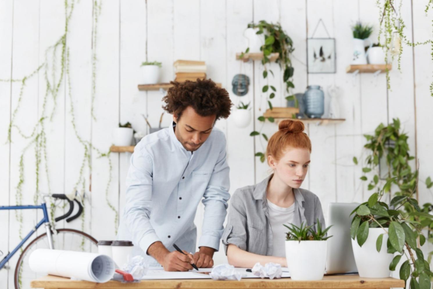 Planification financière personnalisée avec documents et calculatrice
